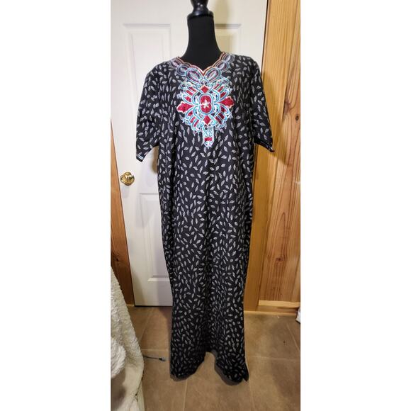 Sweet Miss floor length boho style dress.  Size L, Embroidery - Picture 2 of 11